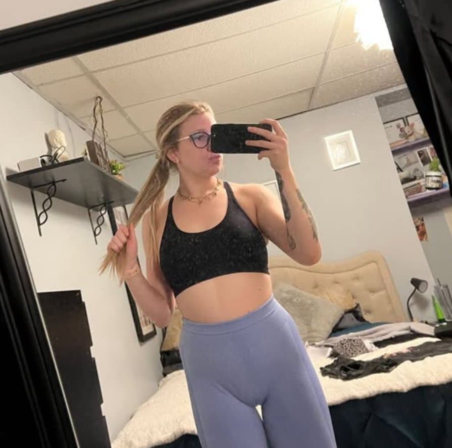 Busty PAWG I know irl would look a lot better w everyone’s load painting her glasses