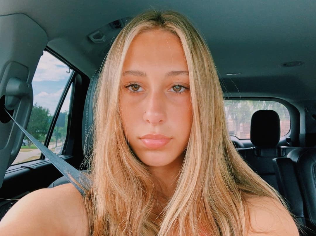 This is one crazy college girl lads!