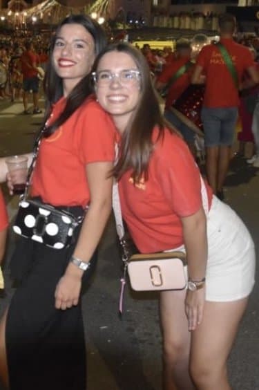 teen brunnete with glasses nice tits