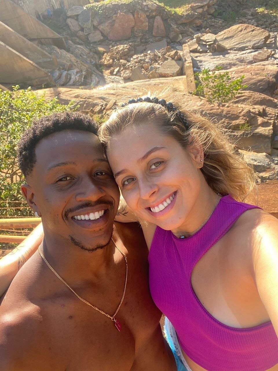 Loira gostosa fodendo com o negão naquele sexo caseiro