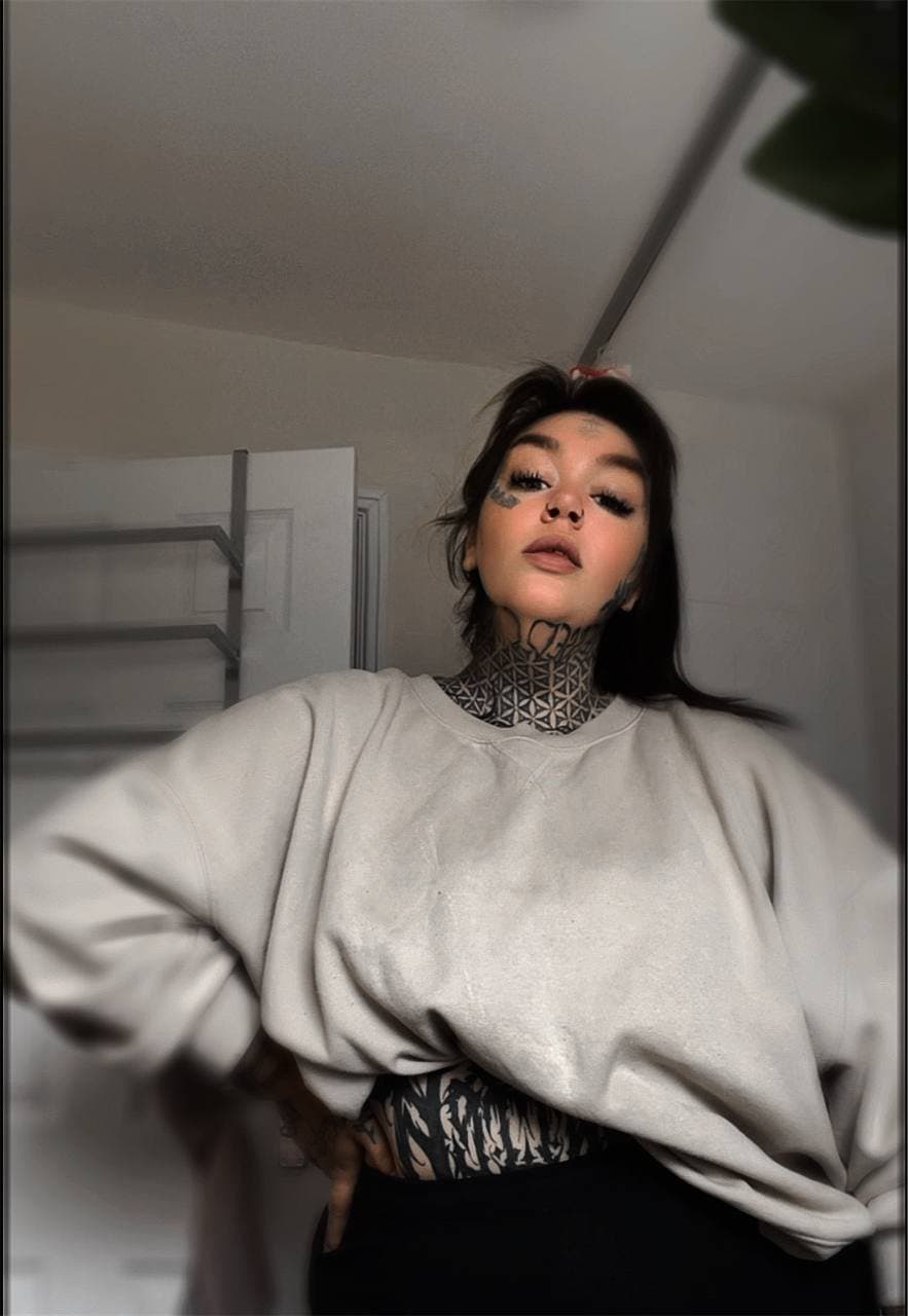 Click to view full size Sexy tattooed UK girl pt1