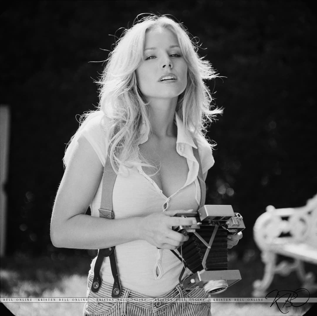 Kristen Bell - Fit, petite, tiny tittied MILF