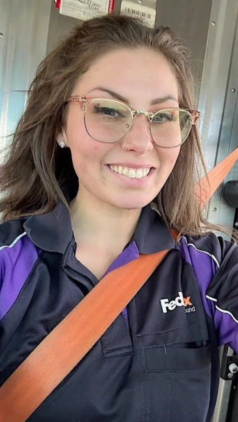 Delivery driver makes herself useful. Give her a back door delivery