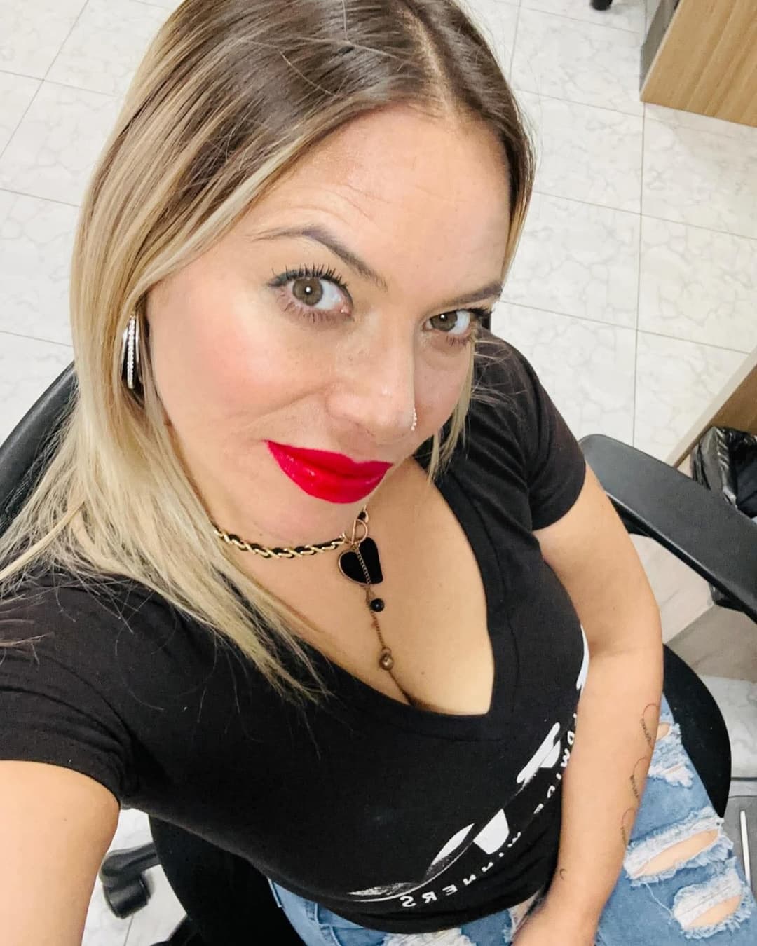 Haberme cogido a la mamá y unos años mas tarde a su hija fue excitante, las dos la chupan delicioso