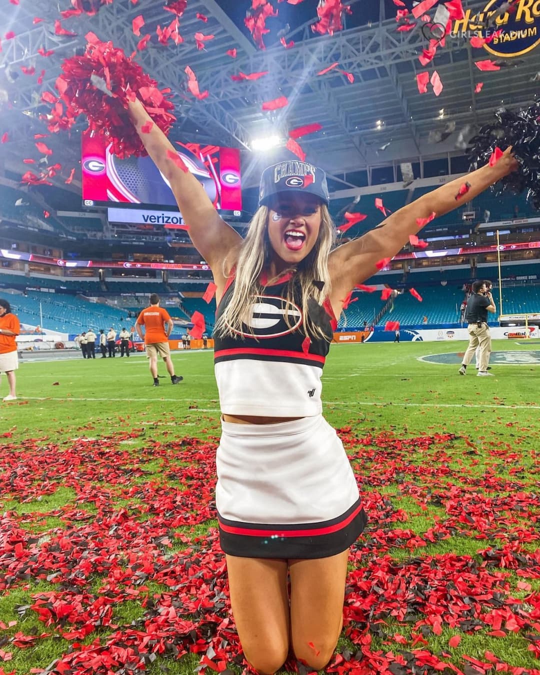 Blonde Cheerleader loves to show off