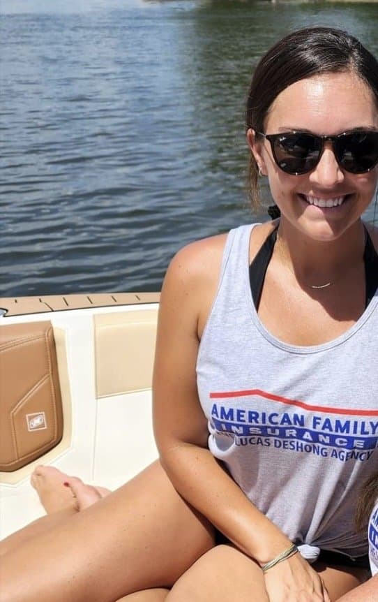 Natalie Deshong showing off her sexy body on the lake; crop of her absolutely sexy legs