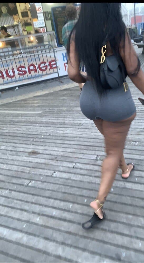 Click to view full size Big Ghetto Booty On The Boardwalk