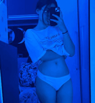 novinha putinha mamando com gosto a rola do namorado sortudo