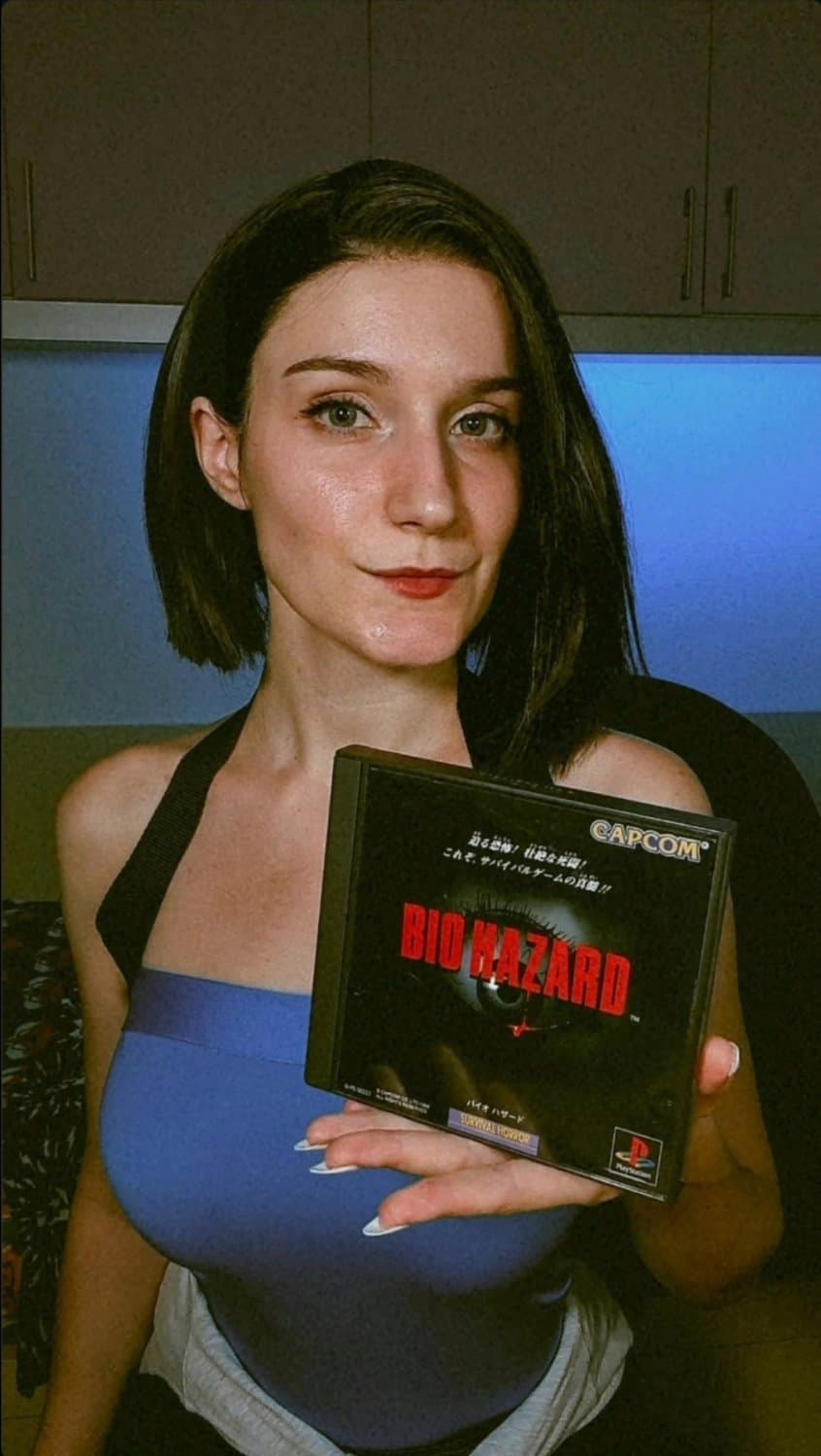 Delia disfrazada de Jill Valentine