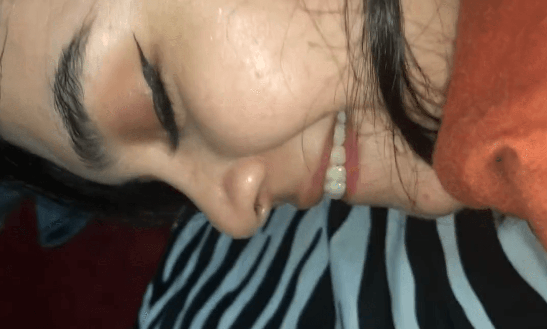 Pink Girl Moaning With Wetpussy