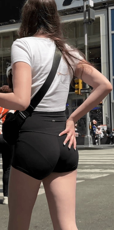 Lulu shorts w camel toe on college slut