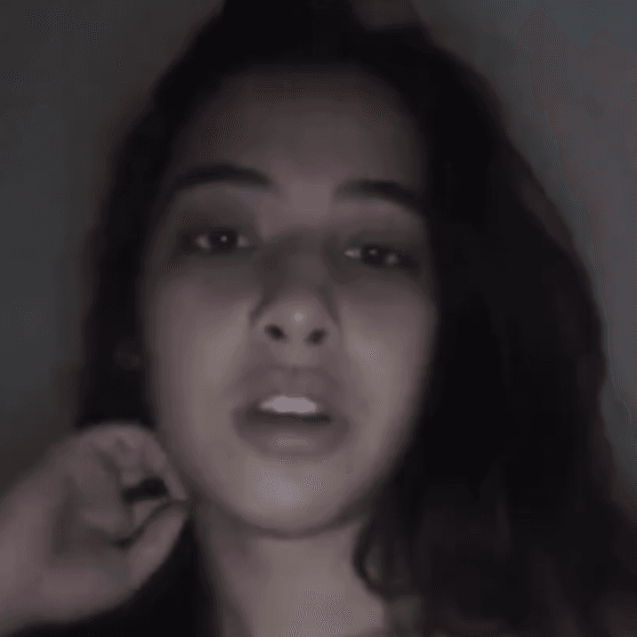 Filming herself faceriding