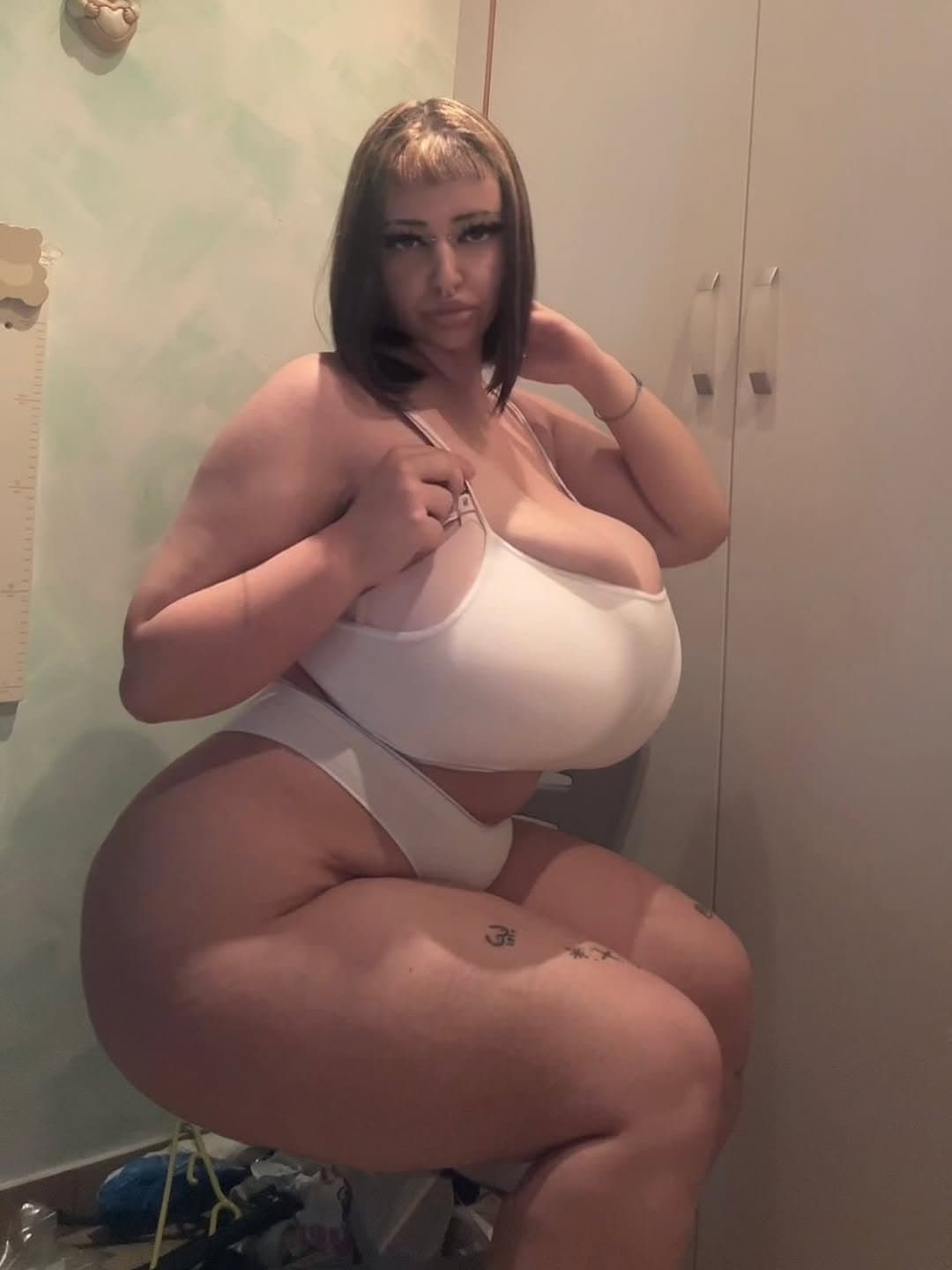 Thick ass Italian with huge ass and big tits