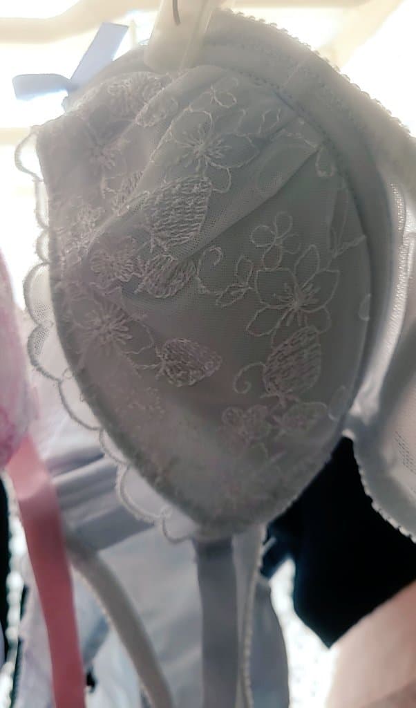 Mom hang her undies haha smell is damn..