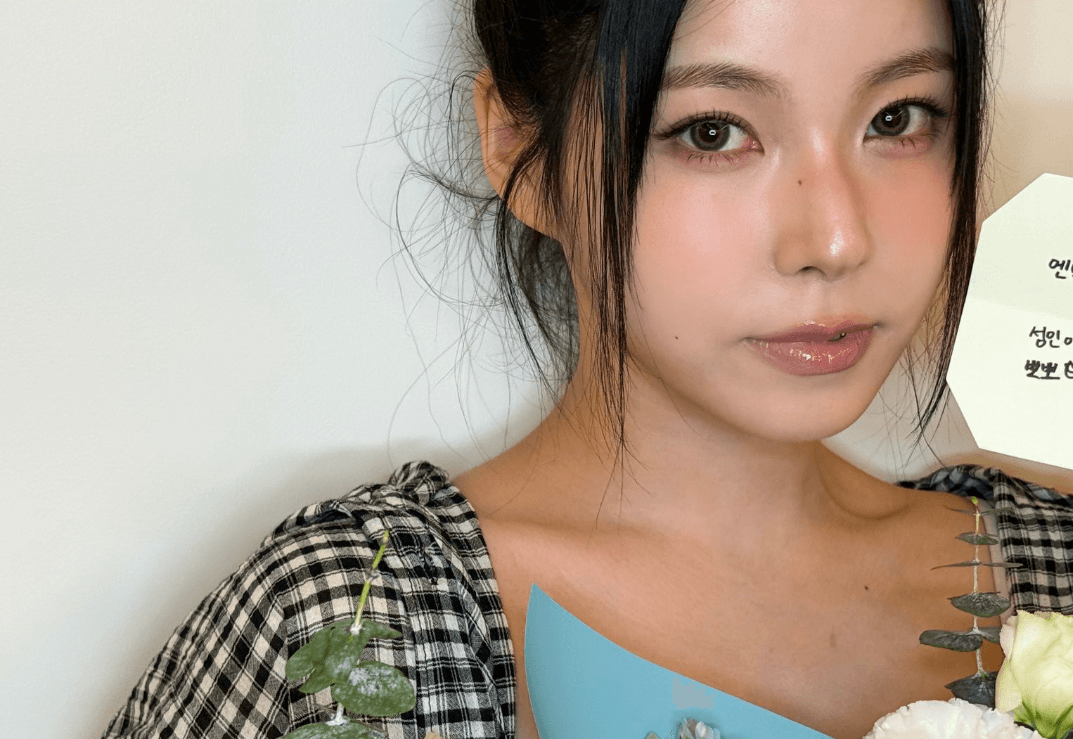 Kyujin nmixx. Come on guys! Leave your empty balls for this kitten face that screams for cum