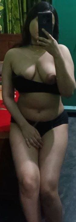 sexy Indian figure Hijab cute and sexy face giving blowjob and getting fucked leaked pics