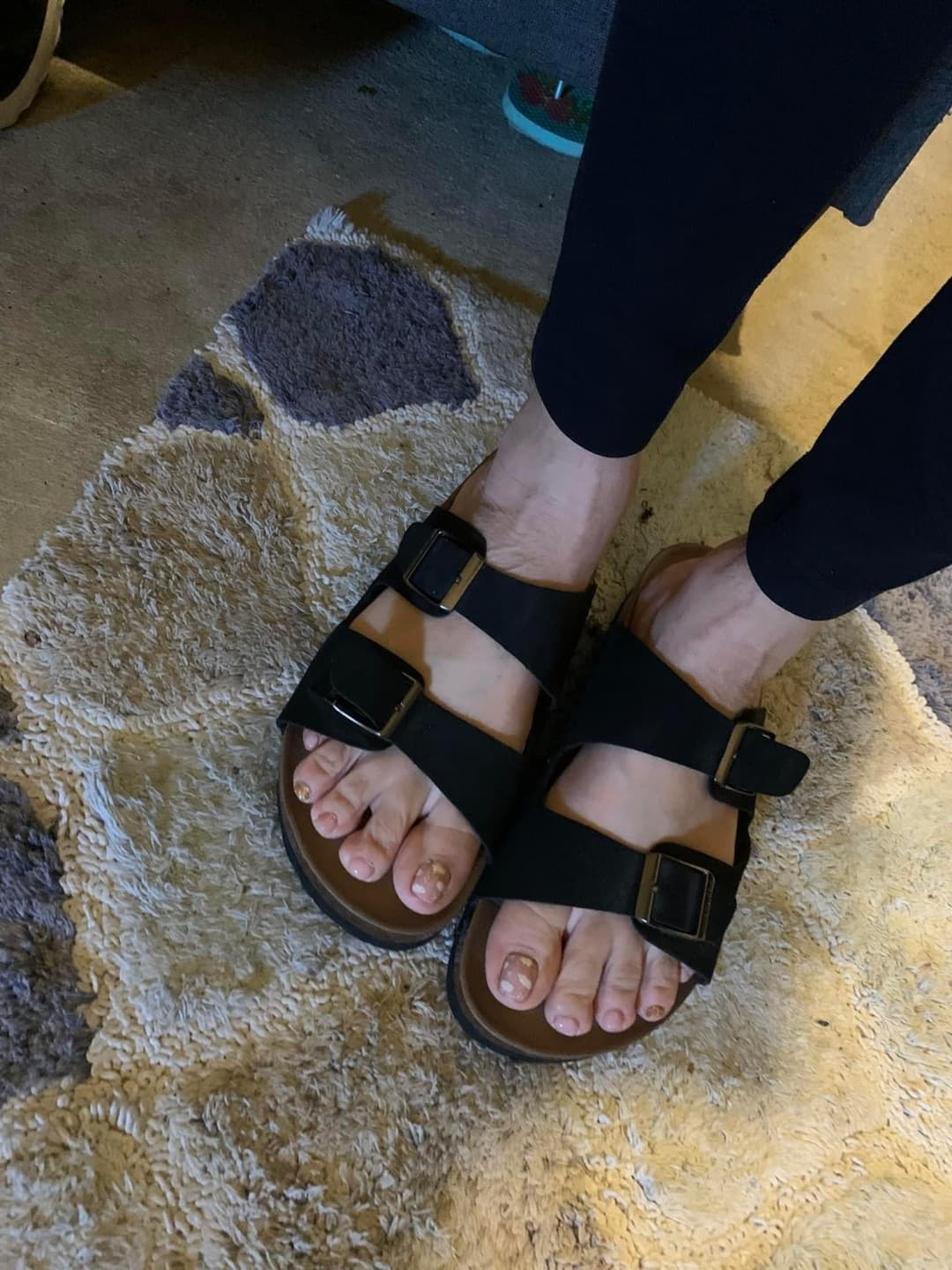 Click to view full size I would still tear this up even tho she a bit old she got big tits and cute toes lowkey