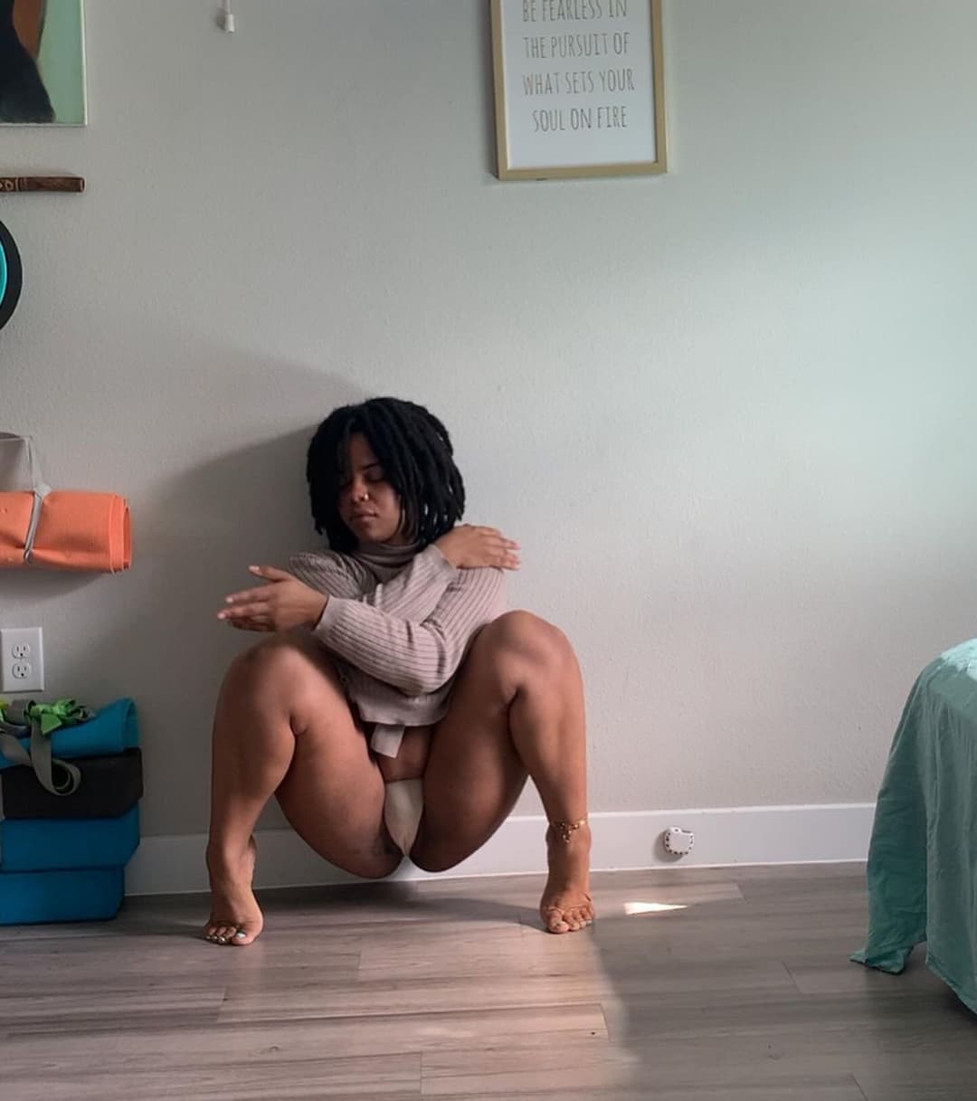 Thick flexible ebony baddie