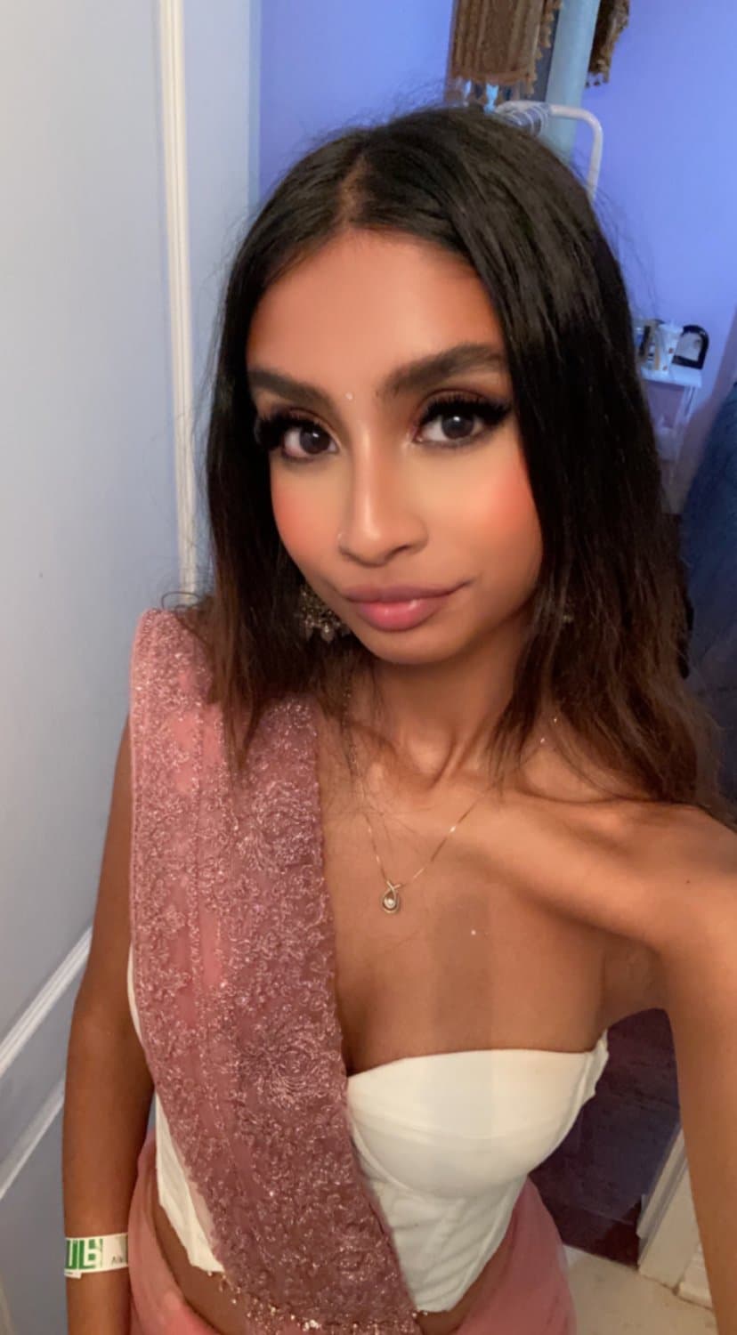 Guy wants to know if yall think his gf is sexy or not? Comment wht yall think and would do?