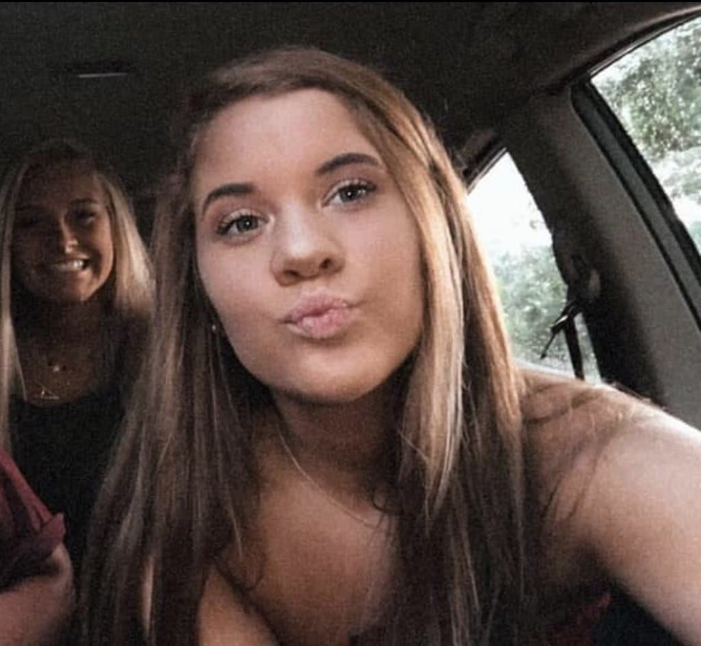 White bop with a nose built for sniffing stinky thug ass