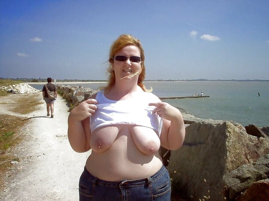 BBW- Grosse cochonne sur la plage