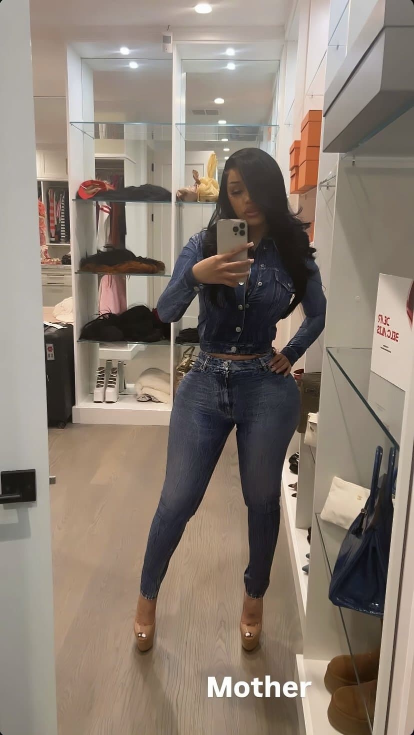 Bow Down ?? To Queen Cardi B (4K)