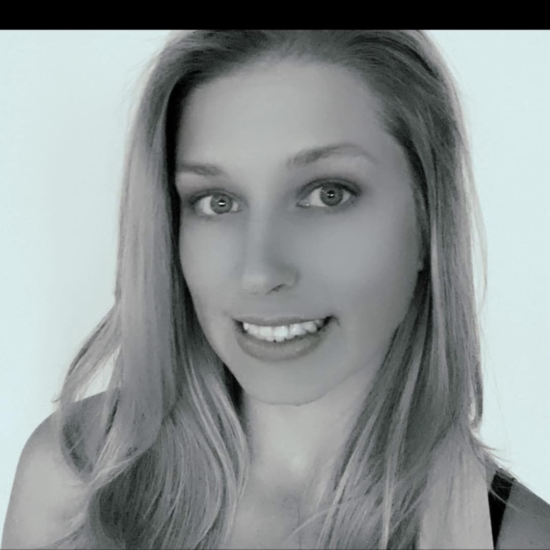 Kristin takes a break from waitressing to flash her nice titties & ass for the camera