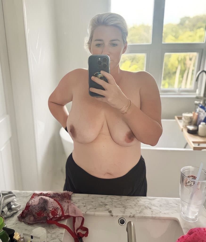 Middle aged pigslut Ashley