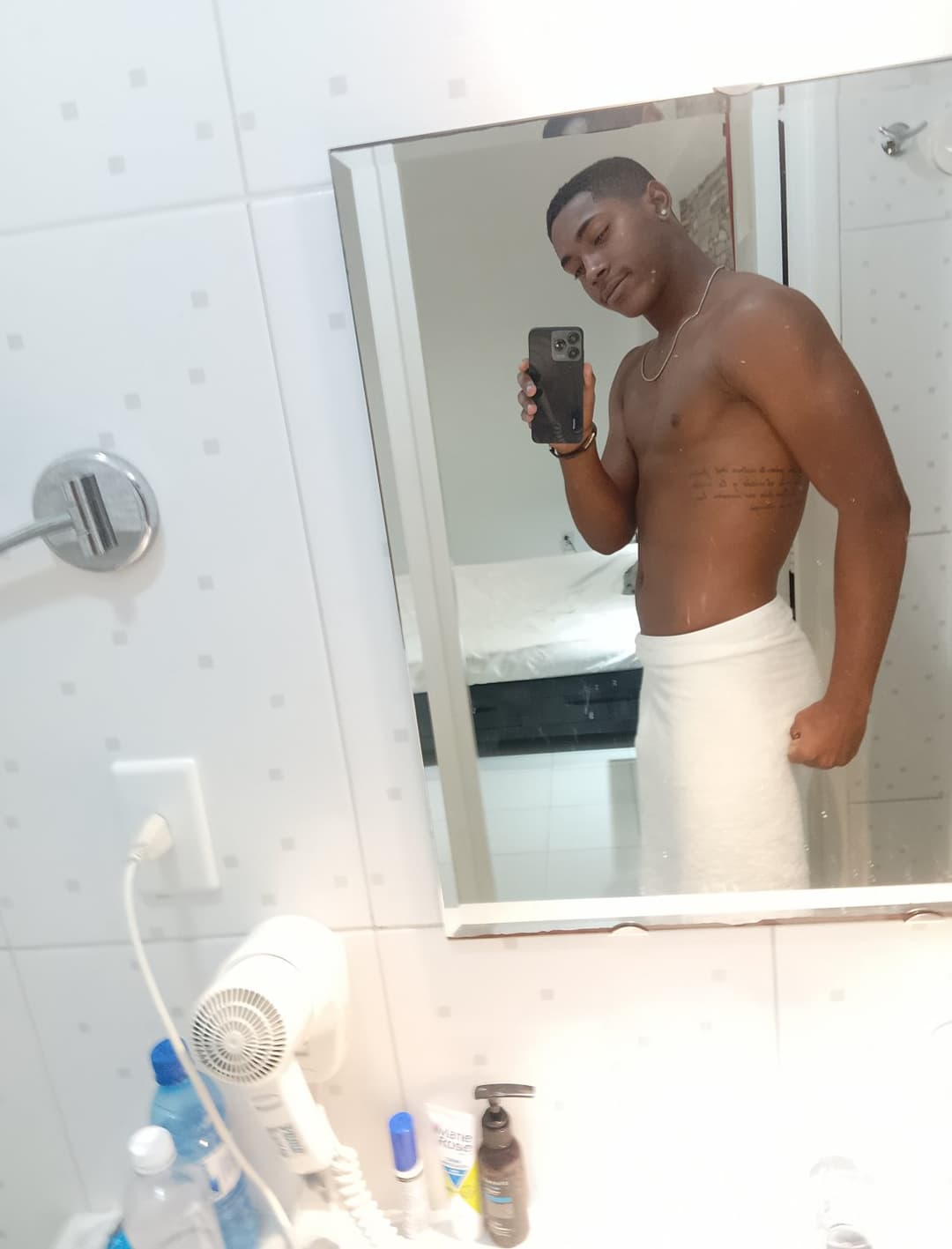 Young Cuban influencer Moreno shows off for the pink platform