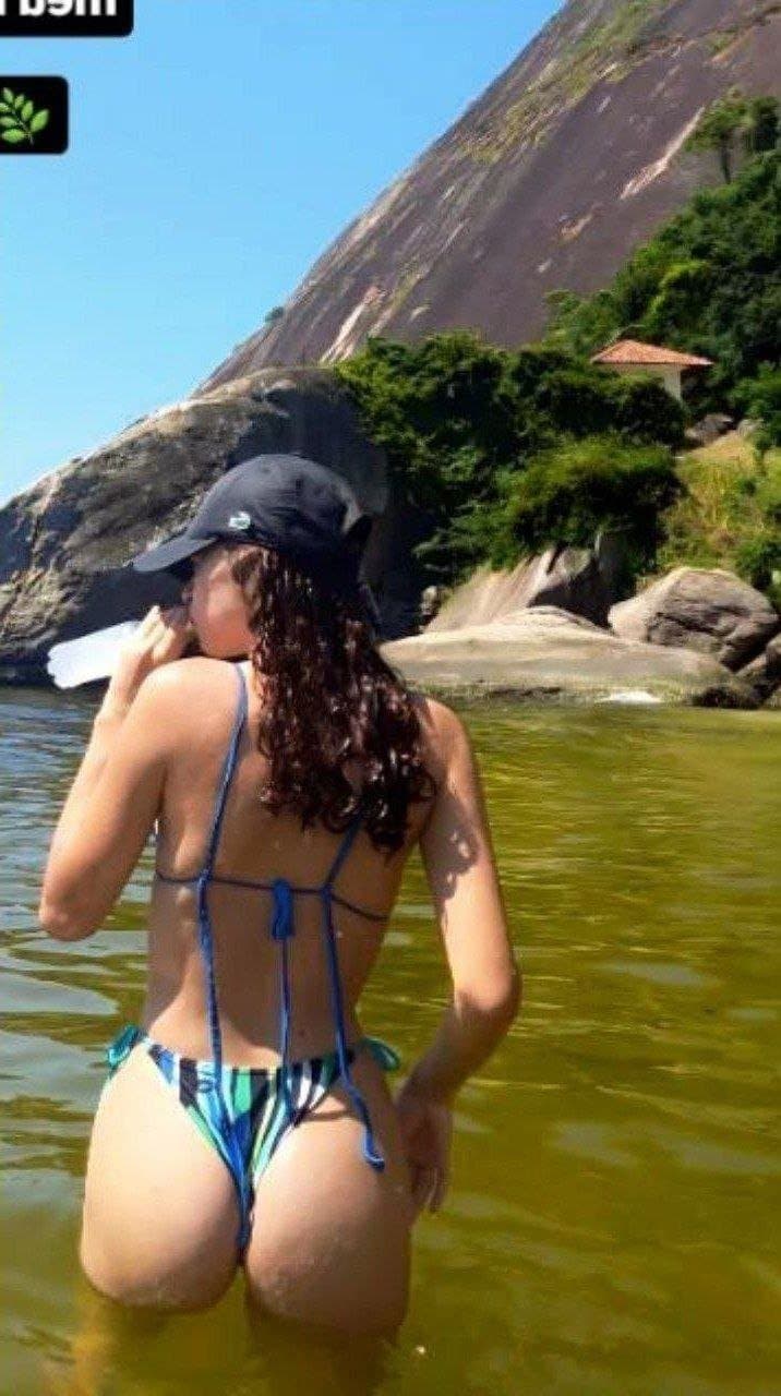 UNS GOSTARAM DO BUNDÃO DELA, EAI QUEM MAIS GOSTOU DESSE BUNDÃO DELA COMENTA AI OU ME FALA NO PRIVADO