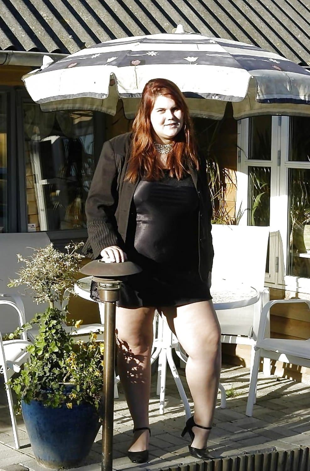 Danish Amateur (004): Trine are sunbathing her hole body