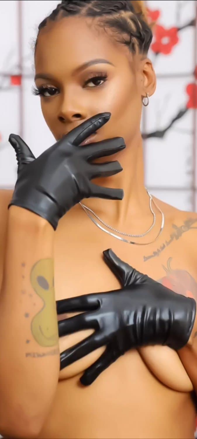 Carmella @carmelladean_