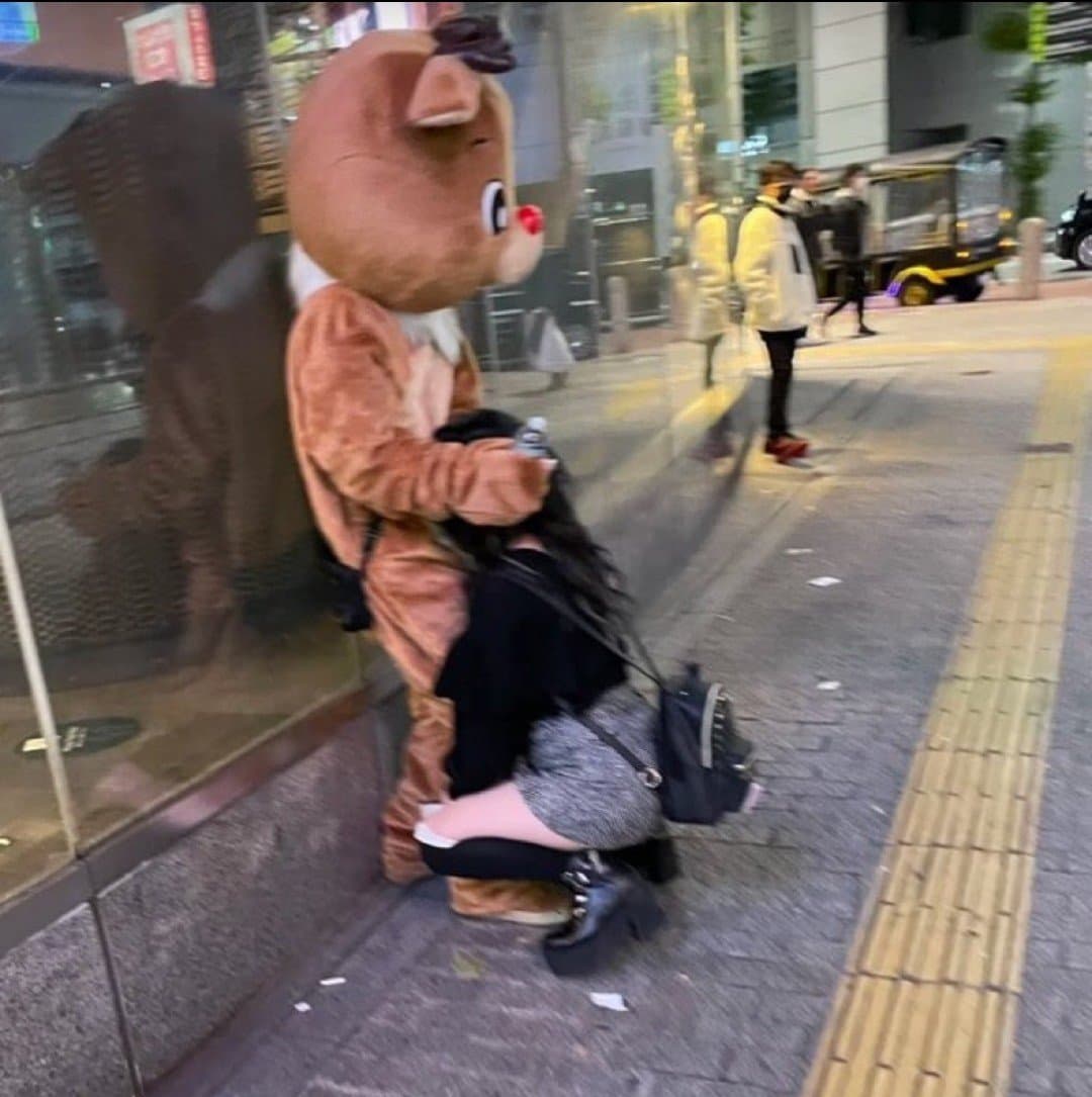 Gorgeous Japanese influencer Chelsea Misa giving head [insta: chelsea.misa]