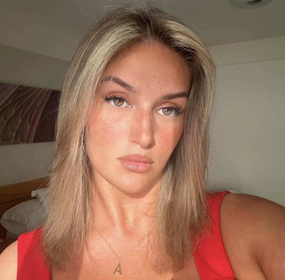 Amina.. Tuzla??/Wien?? Kommentiert geil / Komentarisite! Ko Poznaje inbox, wer sie kennt, dm