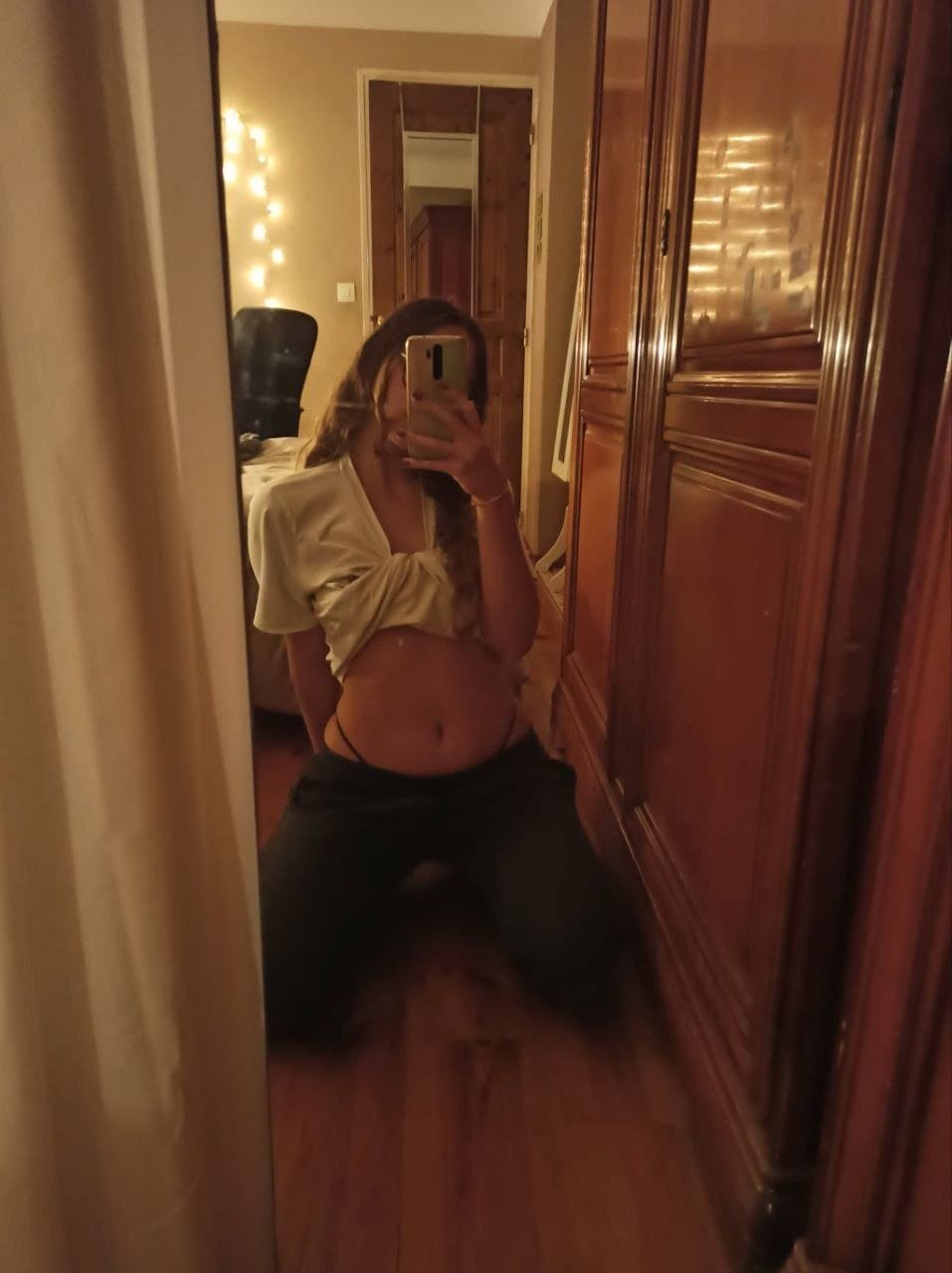 Alexandra t. La chienne française en chaleur