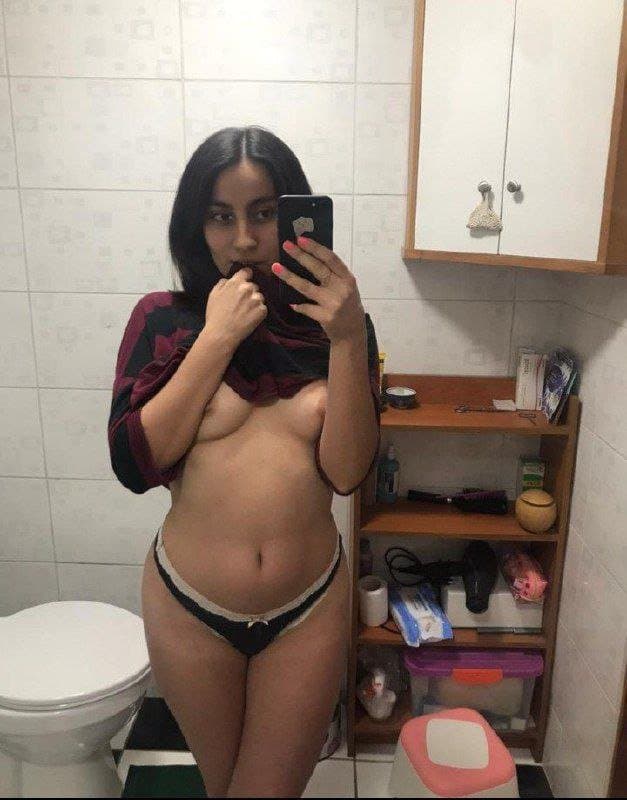 La putita Chilena de Santiago centro de Naiara Anais no se resistió a ser exhibida