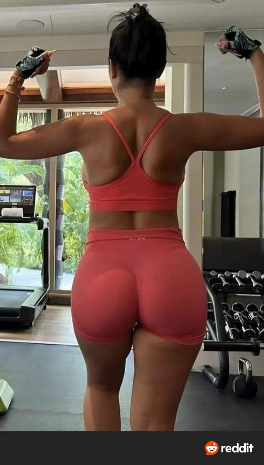 Georgina Rodríguez ( Papai Cris tá comendo muito bem) ?