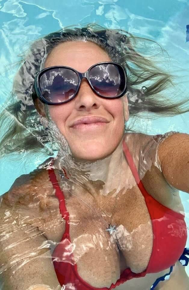 Fun milf shows the internet how much she loved getting naked on camera & in public