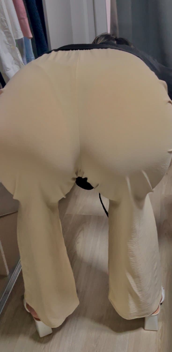 I am sexy mom. Teen 24 years put your dik on my albums I send more xxx hotii mom