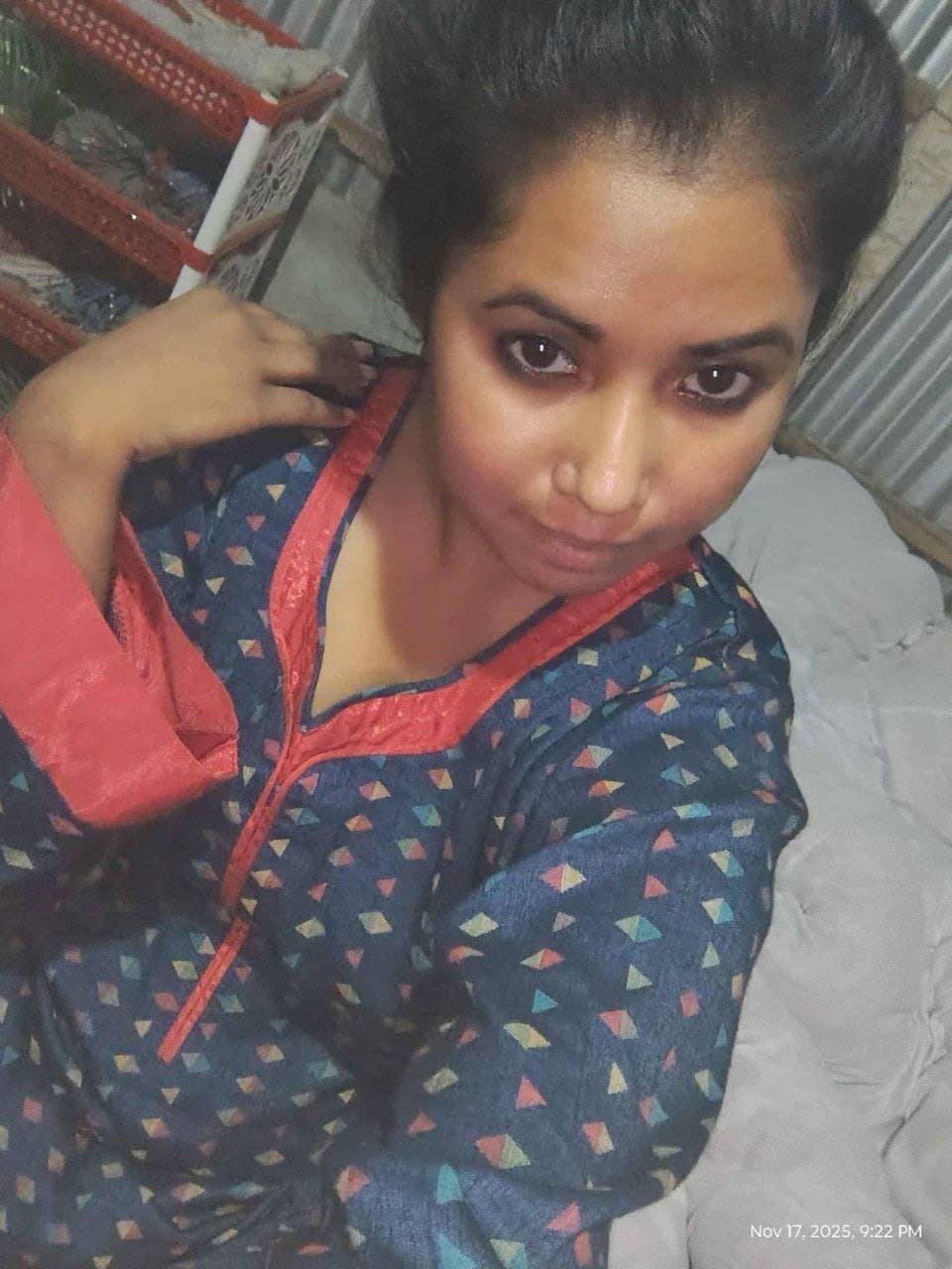 Desi muslim indian bengali girl showing big boobs