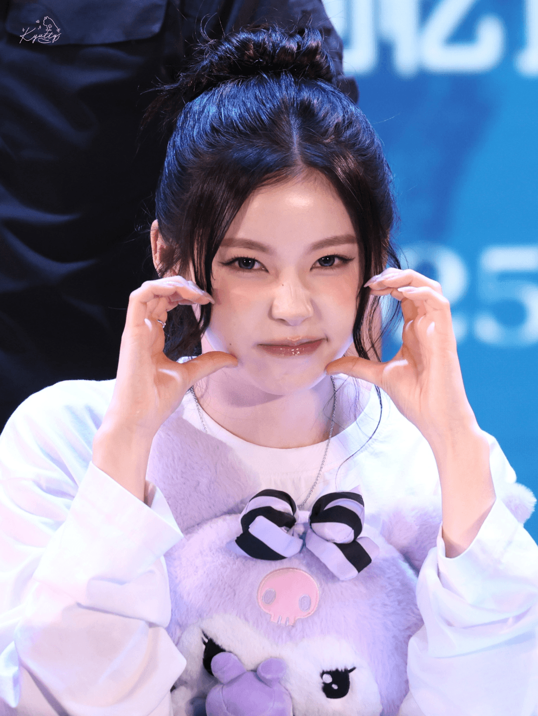 Kyujin nmixx likes her fans to treat her like a slut by filling her face with cum