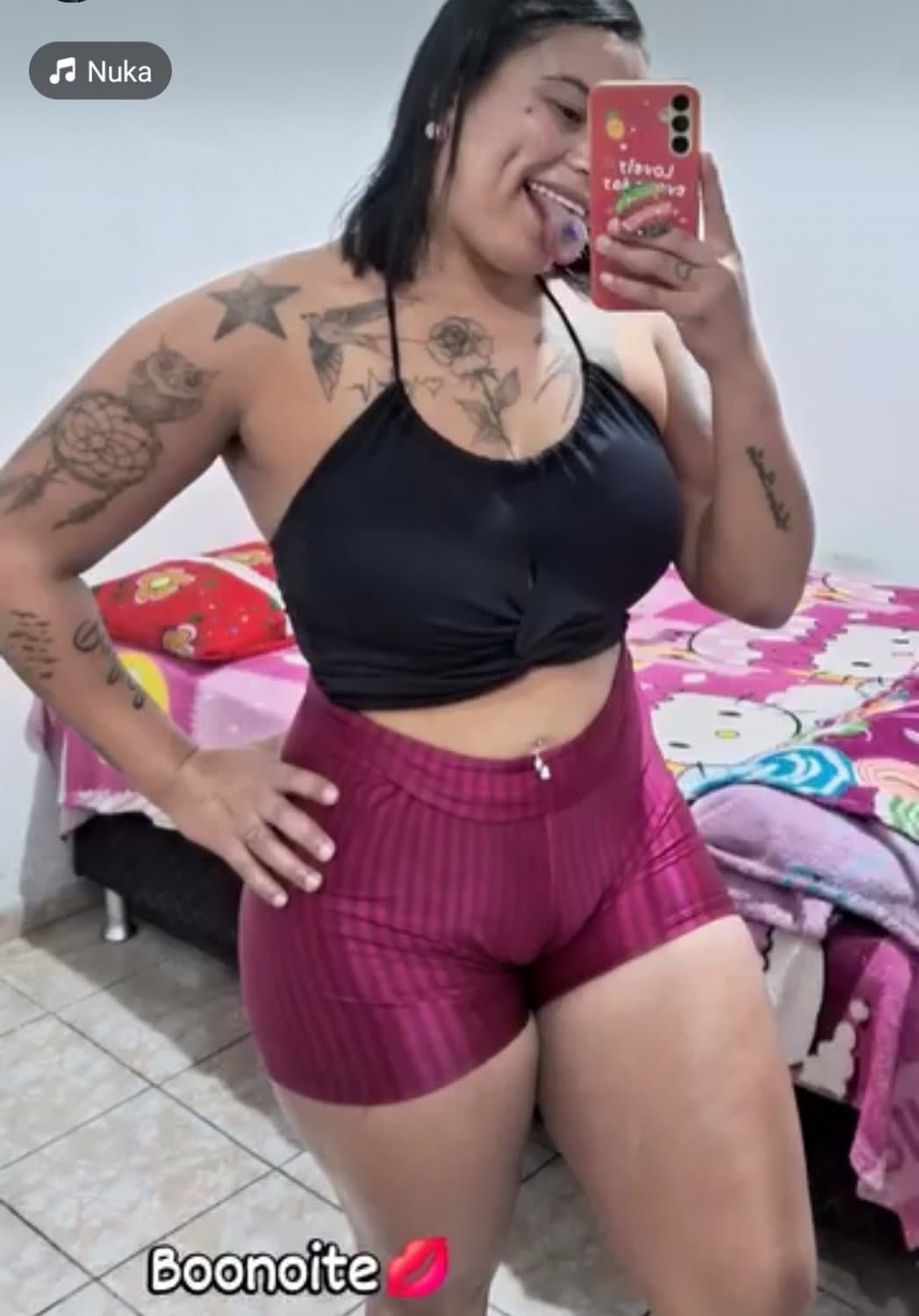 Morena bucetuda, exibe o capô de fusca | Thick Latina, thick pussy cameltoe
