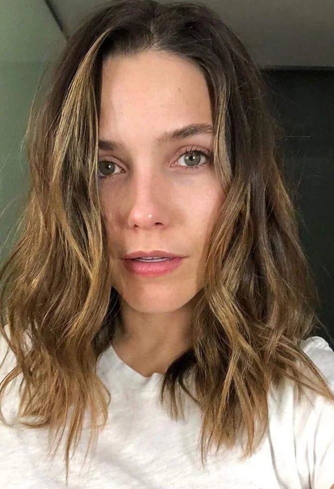 Sexy Sophia Bush is a natural beauty. This lesbian actress is a gooner dream woman