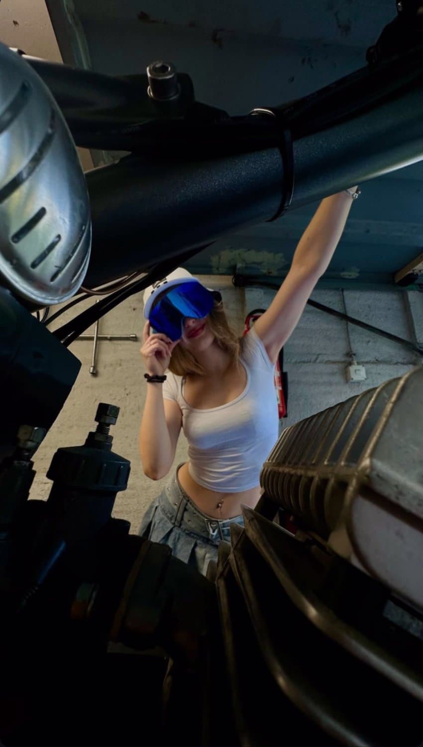 How i look at you waiting for you to cum on me outdoor! Am i a worthy onlyfans newcomer?