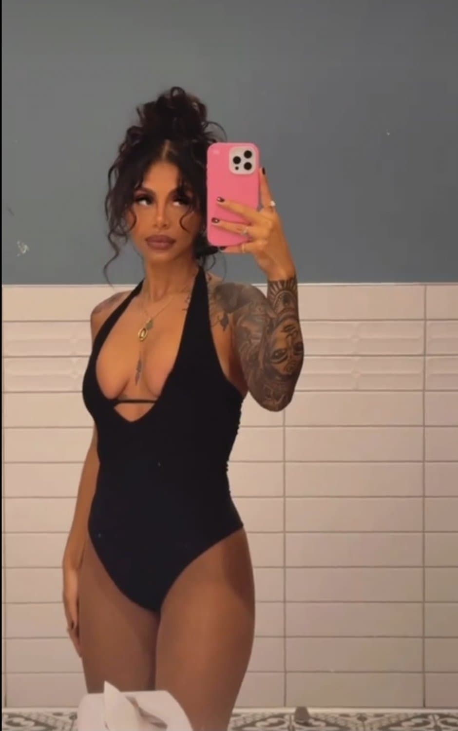 Sexy Latina MILF, Pregnant, Feet, Fit, Comments Welcomed.