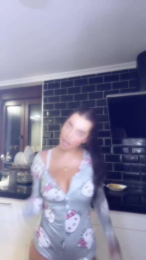 Lo más nuevo de la putita de Chiarita. Más en nuestro grupo de TG