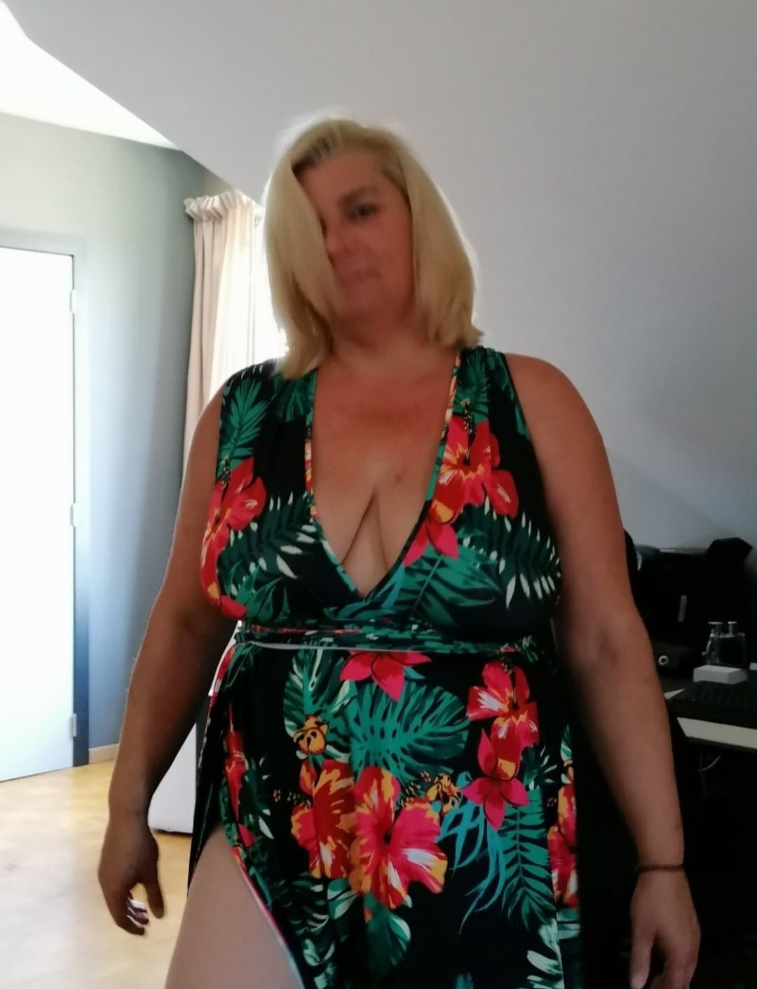 Click to view full size Belgium cumwhore Jessie from Limburg. Submissive willing all holes bare cumdump.