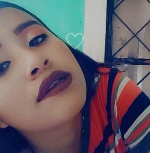 Laura Aguilar, putita de muzquiz le gusta hacer tríos, le gusta por el culo