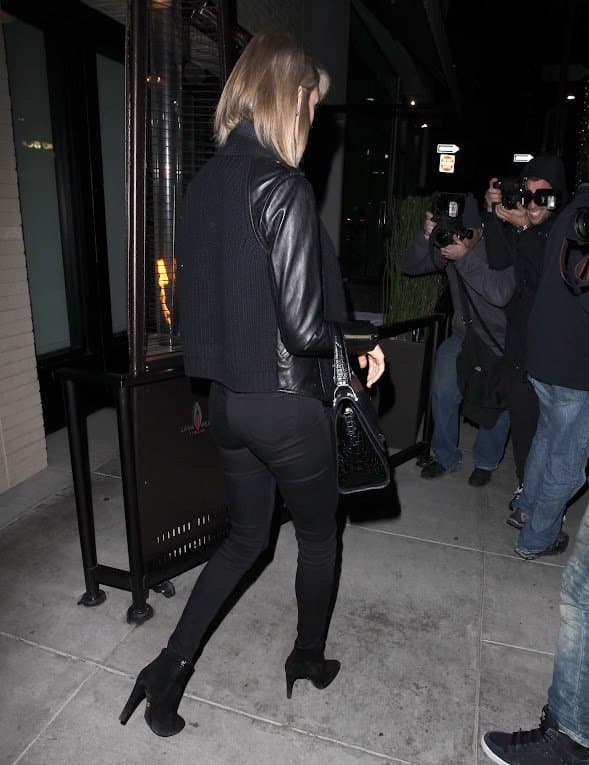 Click to view full size Taylor Swift long legs wearing ankle boots
