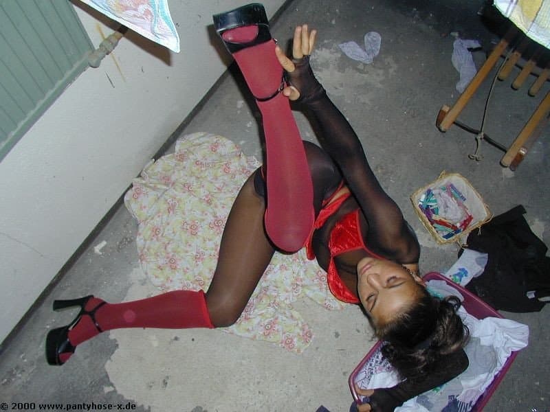 Click to view full size German Pantyhose Teen Vicki Wasche